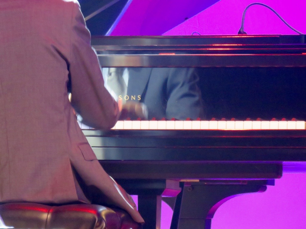 XBfrfUM7TsK4DE0J7uQgfQ thumb 7b19